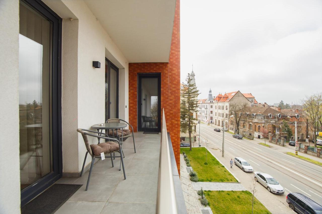 Enjoy The Light ! Central Space Oradea Extérieur photo