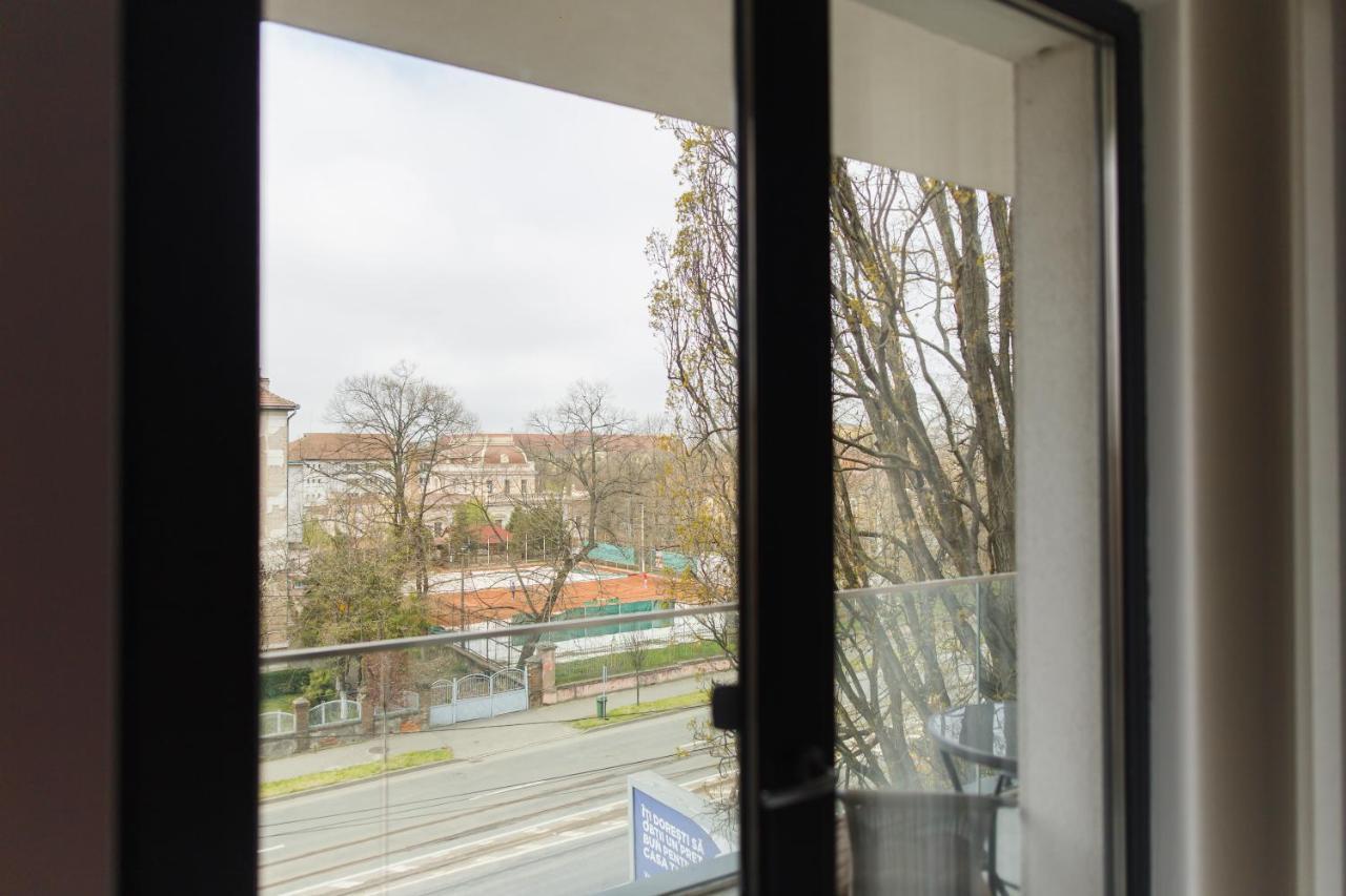 Enjoy The Light ! Central Space Oradea Extérieur photo